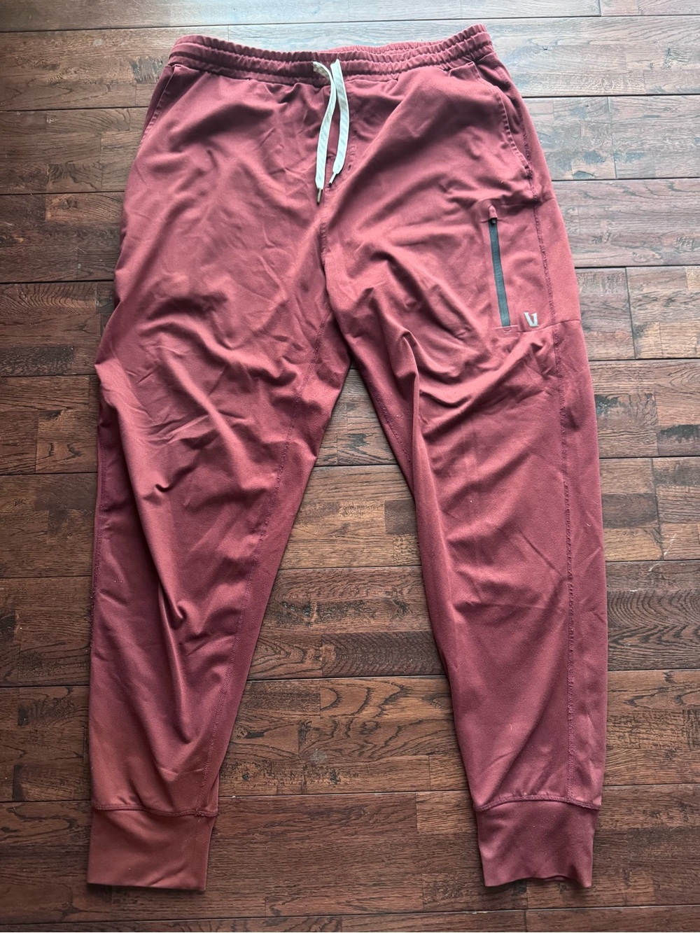 Vuori Men’s Sunday Performance Jogger Rust/ Maroon Pants XL